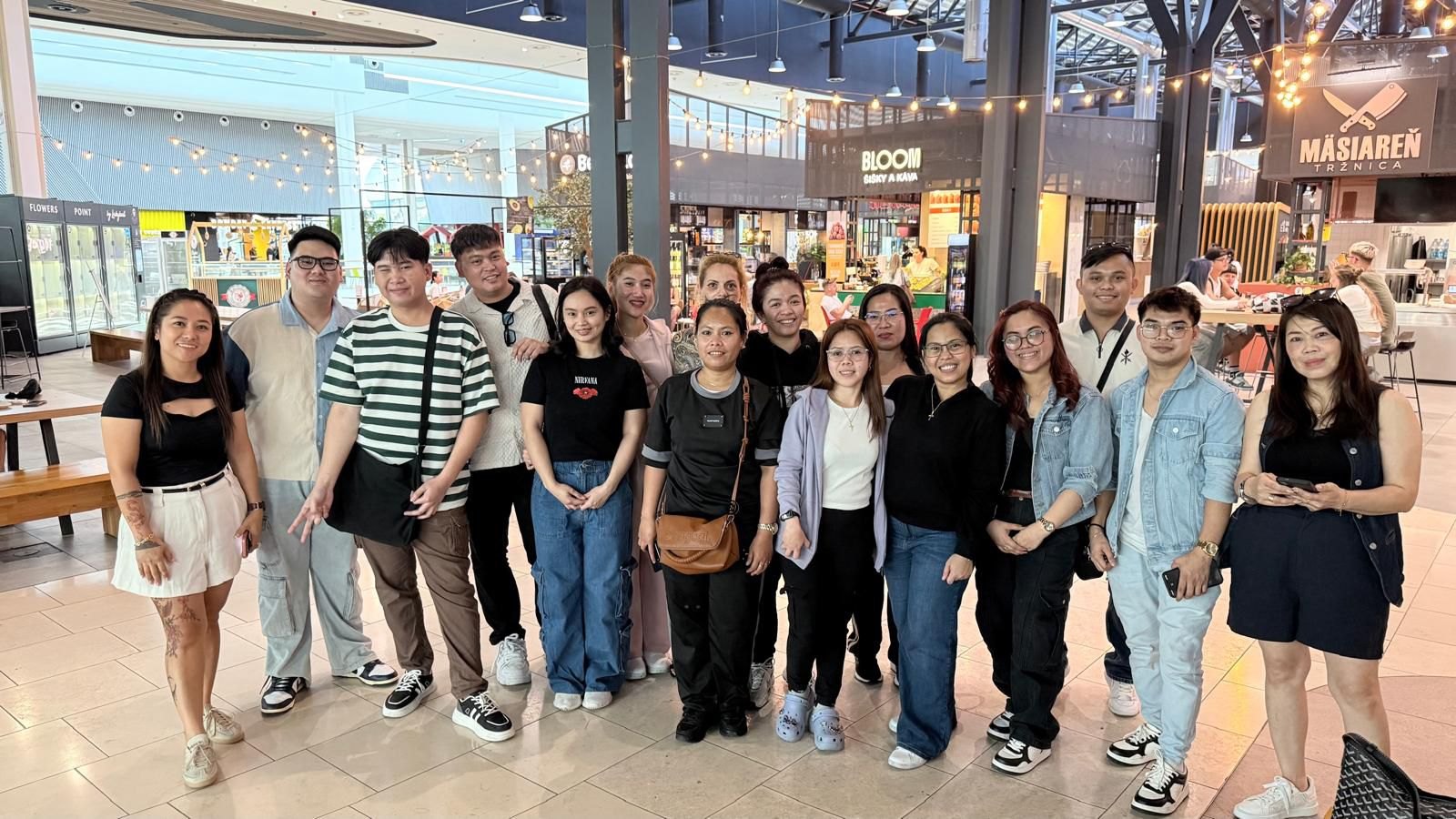 Skupina kandidátov z Filipín po prílete na Slovensko